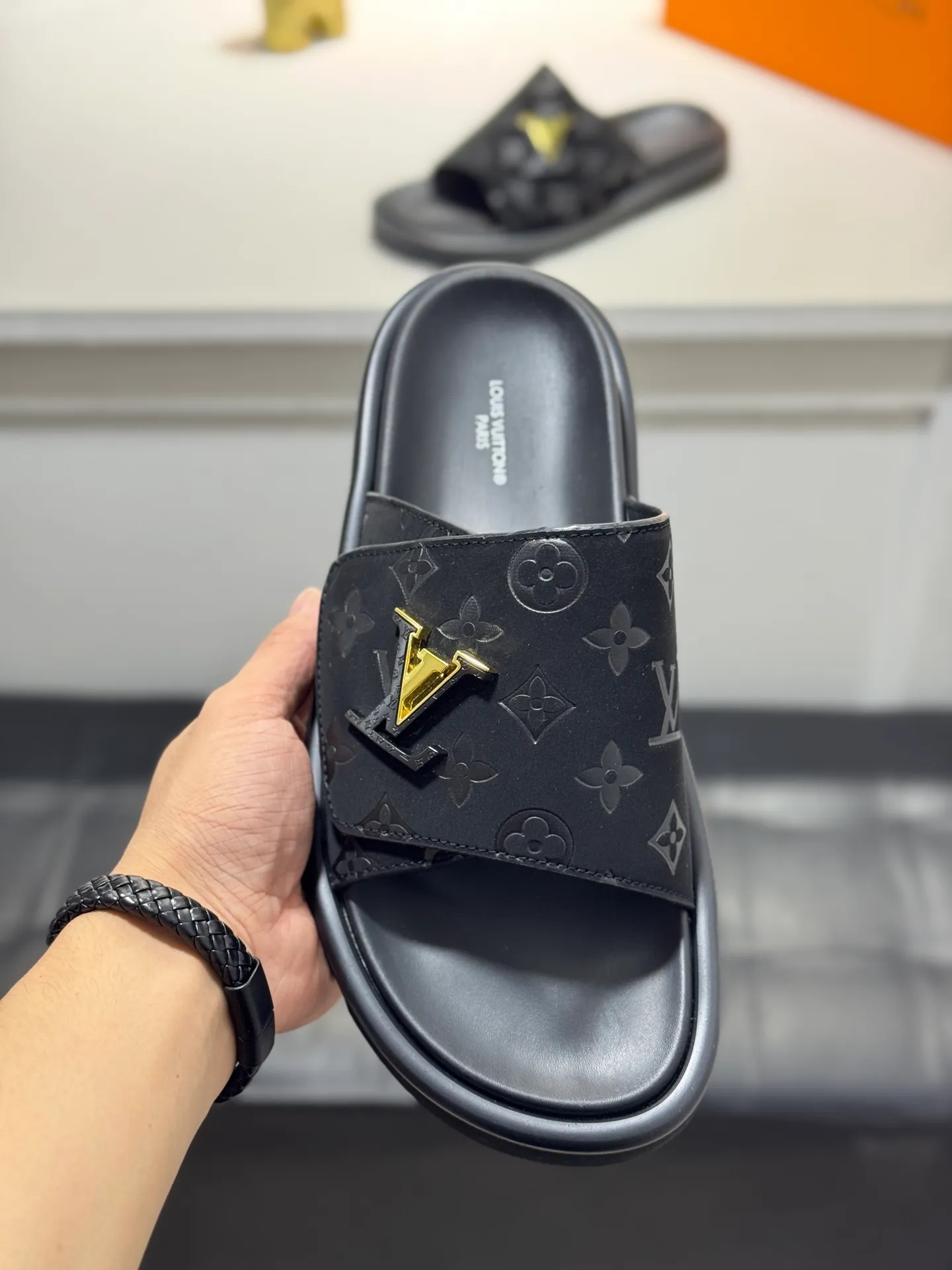 Men's Men's Shoes💰360 [New Style]🦇🦇Top Original [Louis Vuitton] Slippers for Couples👫Spring and Summer Style🎯🎯As an active family in the fashion industry ⭐ Lv takes bold innovation as its true nature ⚡Fabric and floral with hardware🔥Clean and neat ⚡Fashionable and elegant🌹Multiple colors available Size: 36-44 (45. Customized